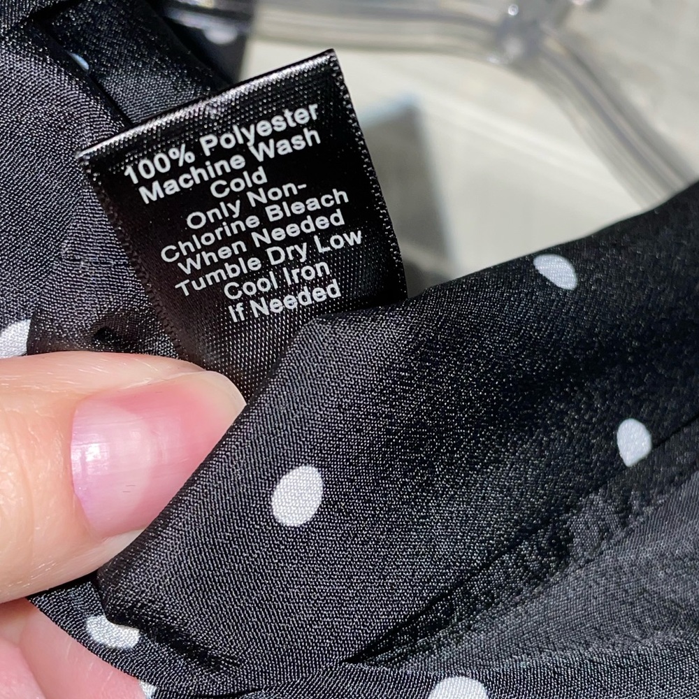 2/$15 Ann Taylor Black with white dots sleeveless top, Sz M - Picture 13 of 15